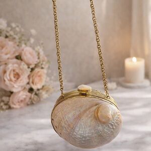 Elegant Shell Clutch with Gold Chain